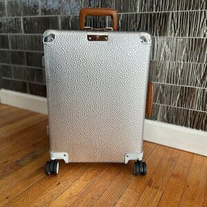 NEW! RIMOWA - RARE HAMMERSCHLAG 21" CARRY ON - LIMITED EDITION